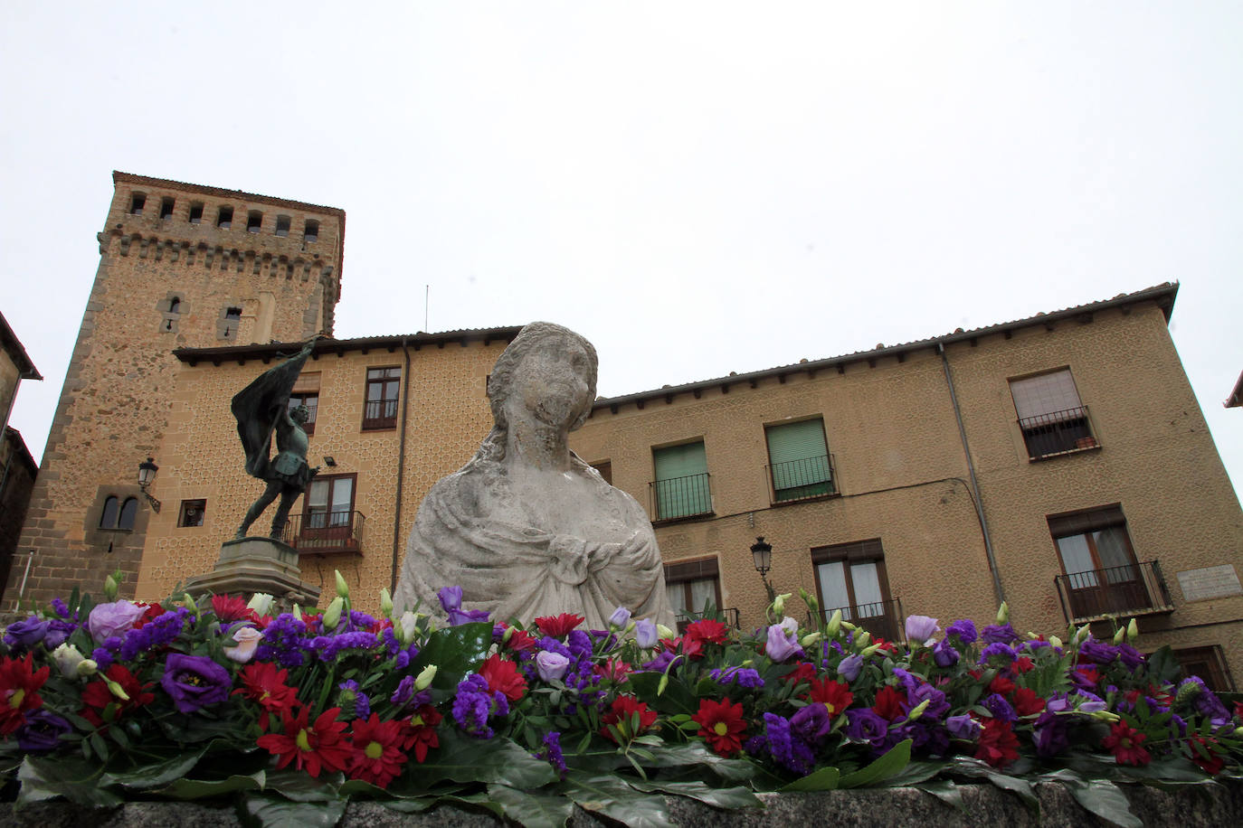 Actos en la plaza de Medina del Campo con motivo del Día de la Comunidad.