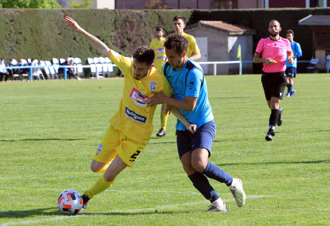 Jugadas del encuentro disputado entre La Granja y La Bañeza.
