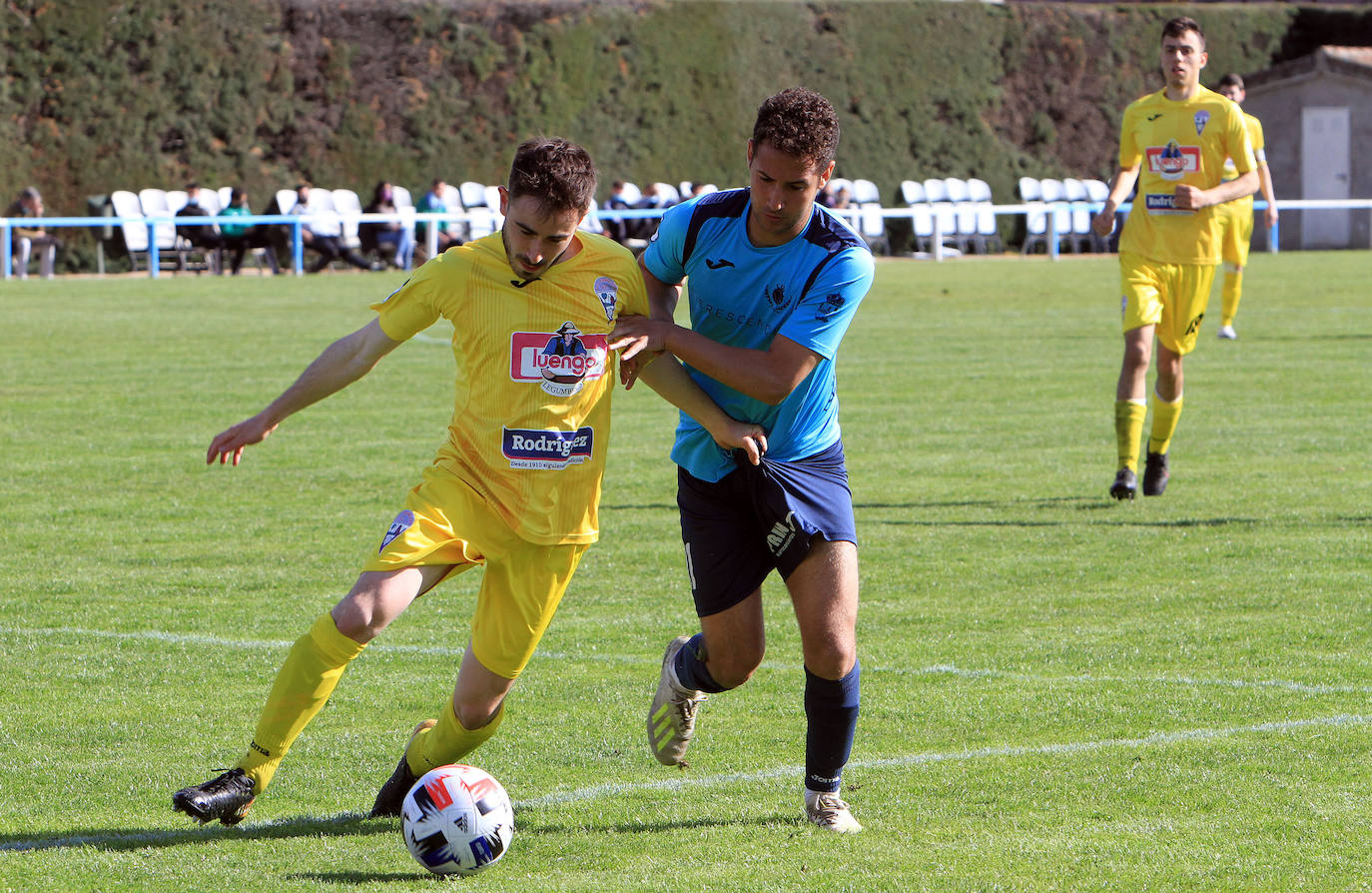 Jugadas del encuentro disputado entre La Granja y La Bañeza.