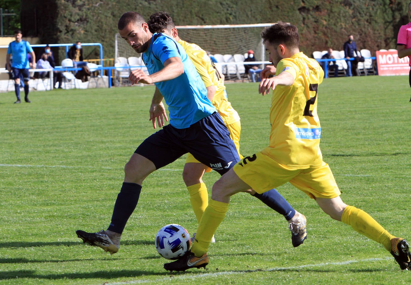 Jugadas del encuentro disputado entre La Granja y La Bañeza.