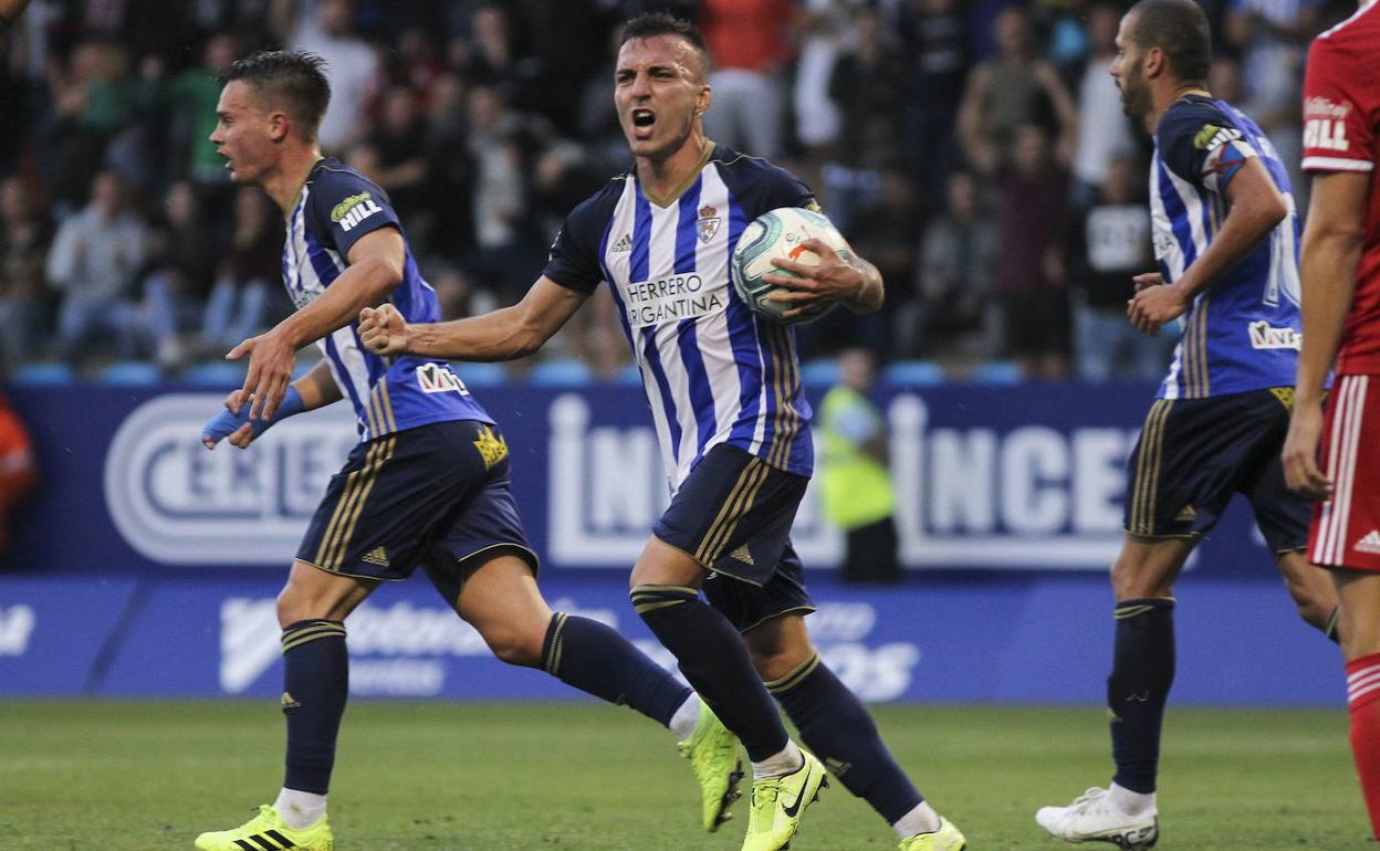 Jugadores de la Ponfe celebran un gol 