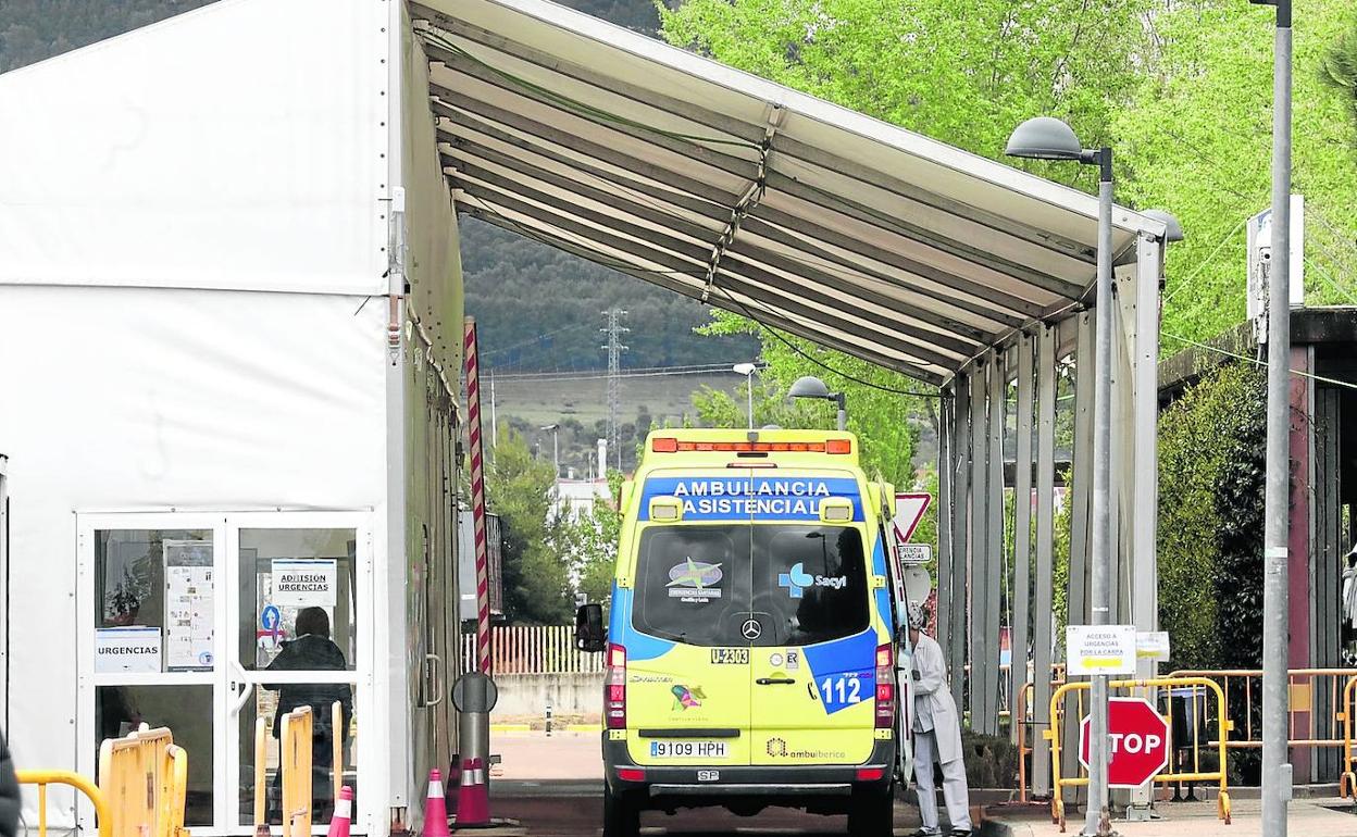 Zona de acceso a Urgencias en el Hospital Río Hortega de Valladolid.