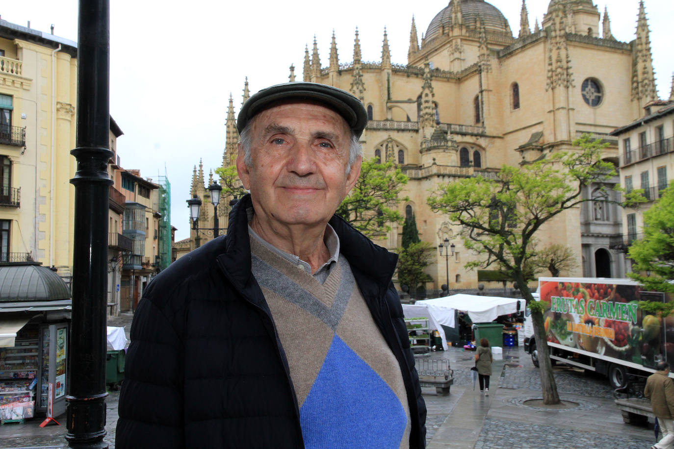 Pedro Montarelo, en la Plaza Mayor de Segovia.