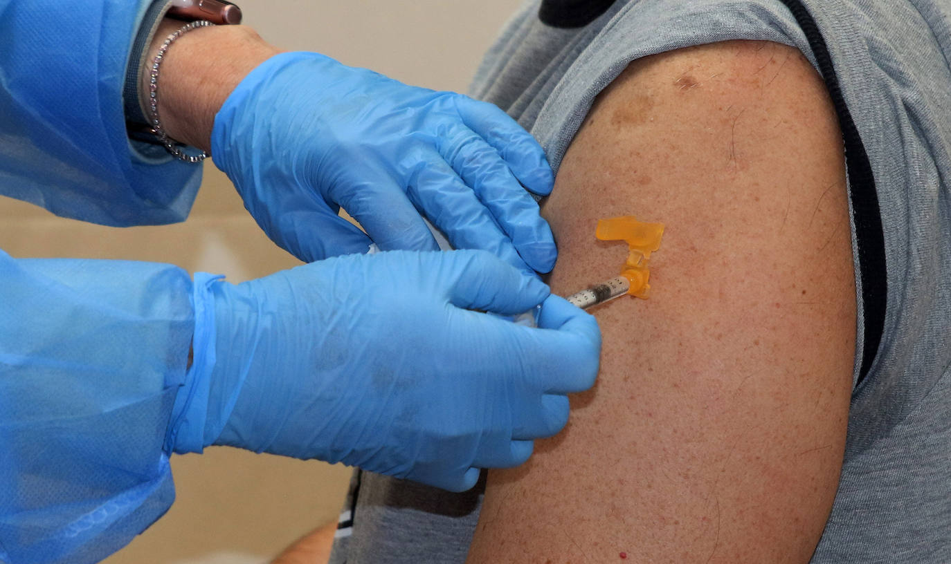 Vacunación en el pabellón Pedro Delgado con Janssen.