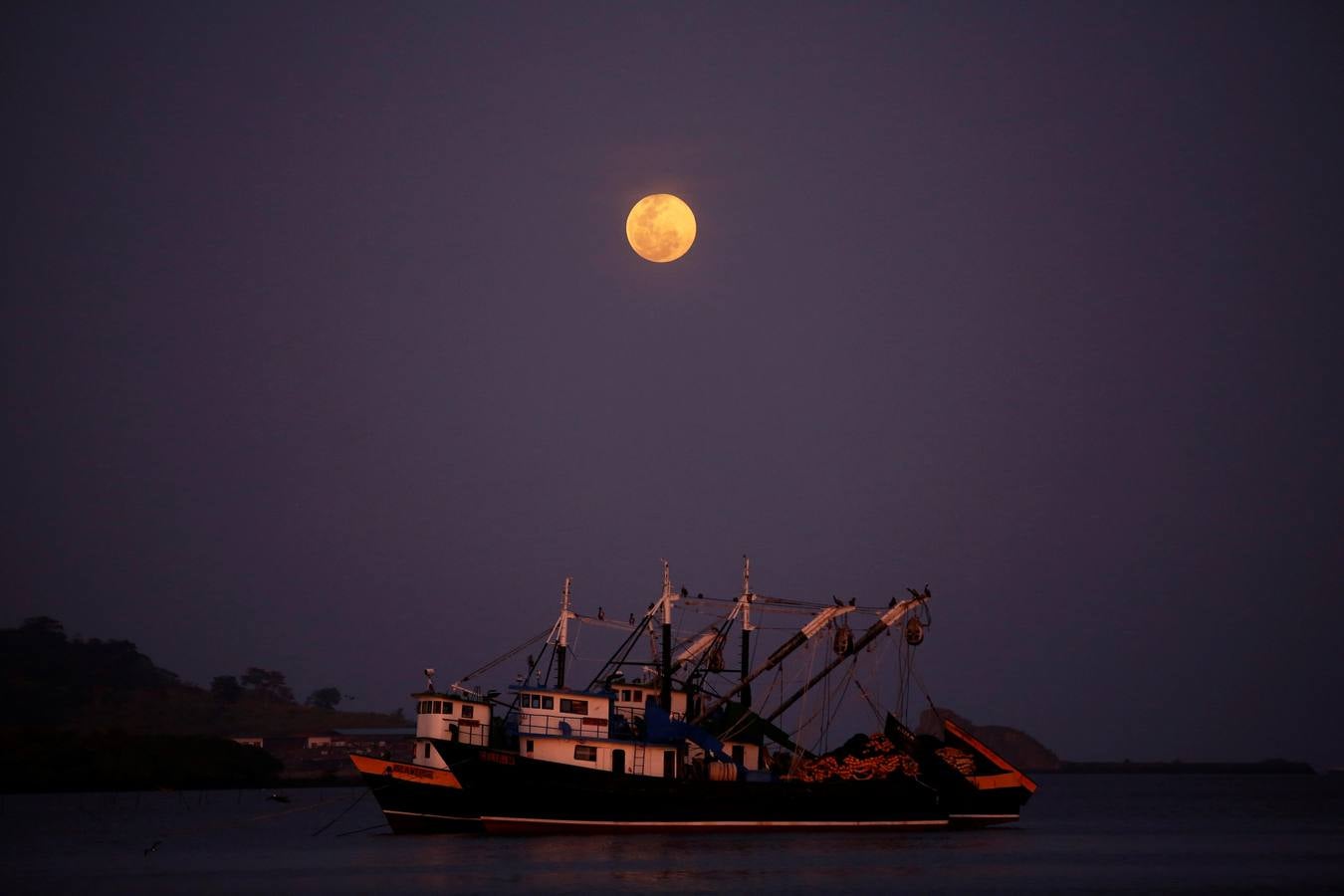 Fotos: La superluna rosa deslumbra al mundo