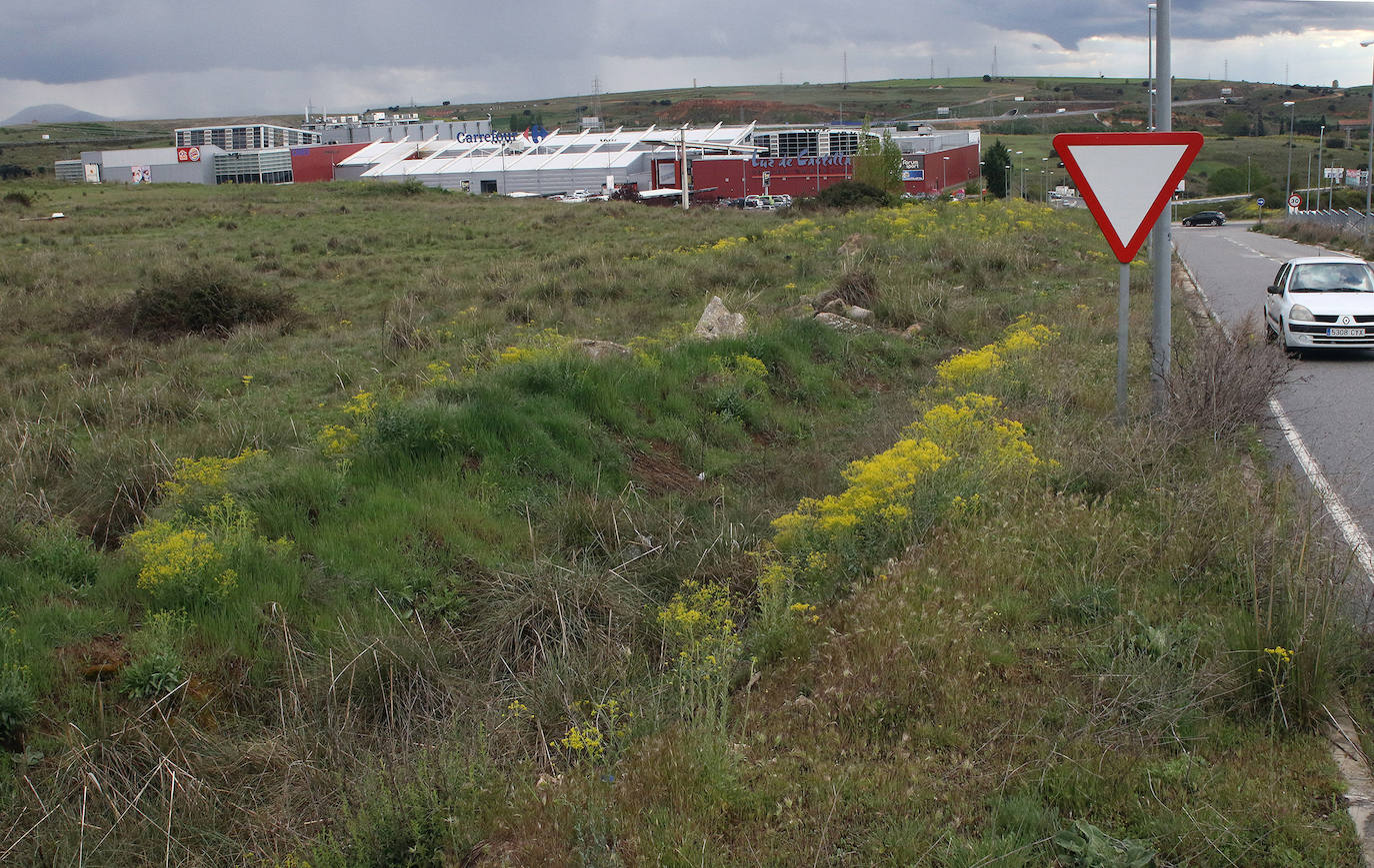 Terrenos en los que se pretende construir la futura nueva área comercial de Segovia.