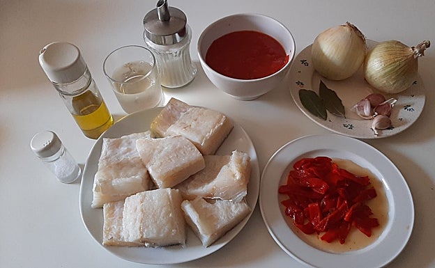 Imagen principal - Recetario Degusta: Apetitoso bacalao con salsa de tomate y pimientos del piquillo