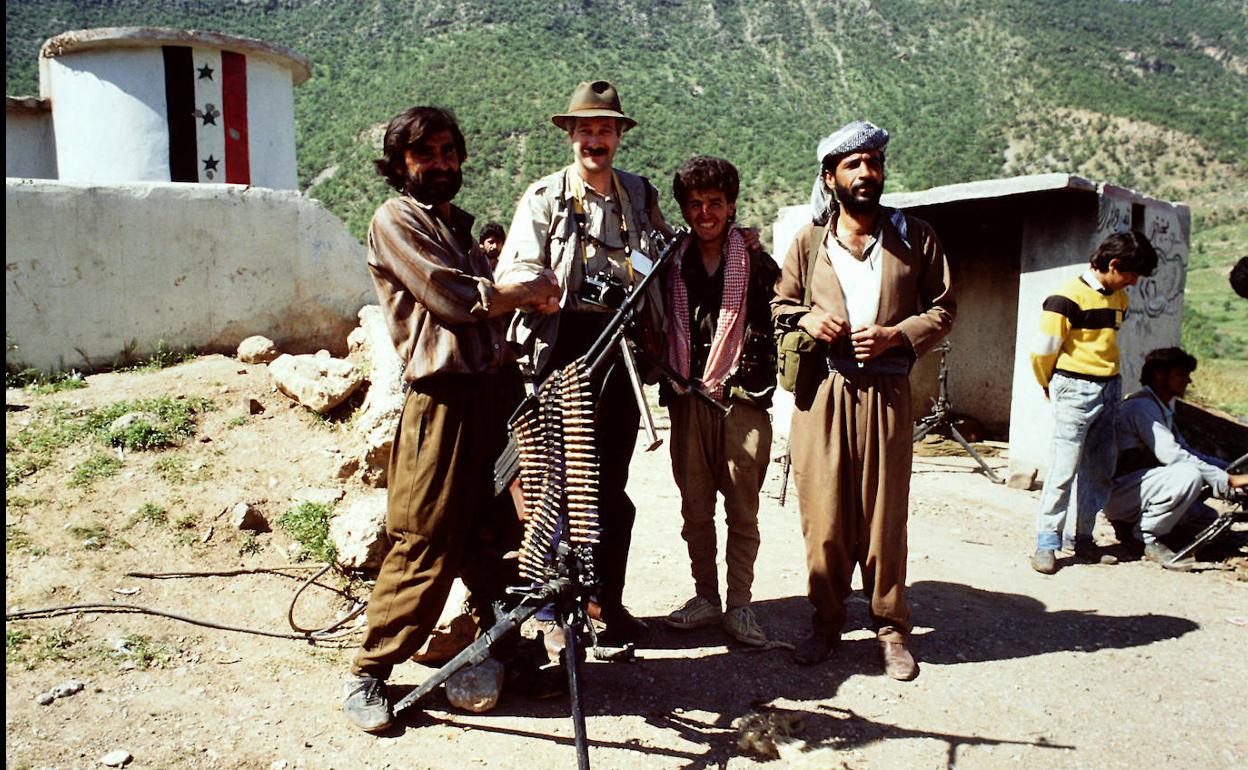 El fotoperiodista Fidel Raso, durante su estancia en el conflicto de Irak. 