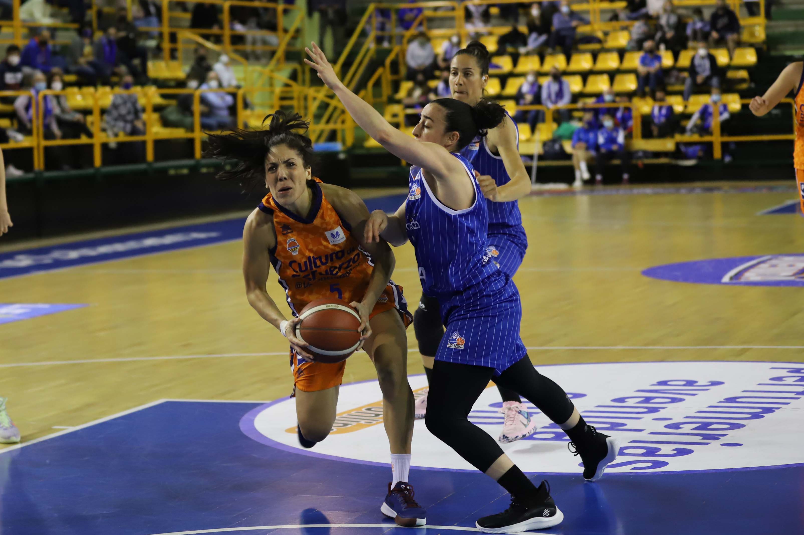 CB Avenida 64-67 Valencia Basket