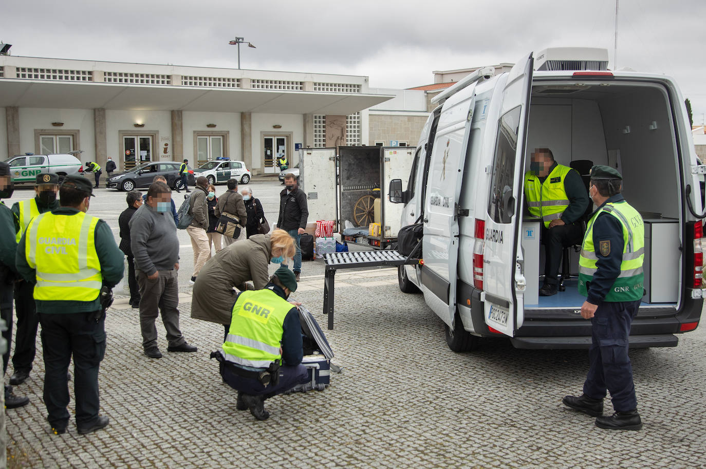 Fotos: Reabre la frontera entre Portugal y España