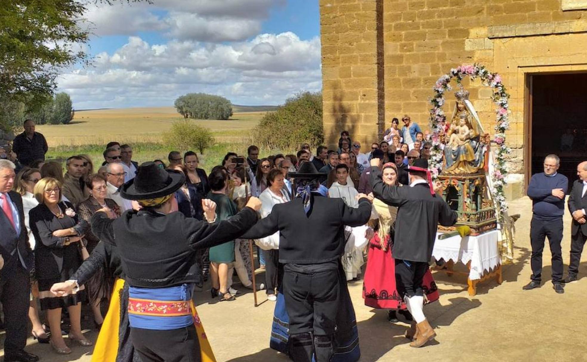 Procesión y bailes en honor a Nuestra Señora de las Fuentes de Aguilar de Campos.