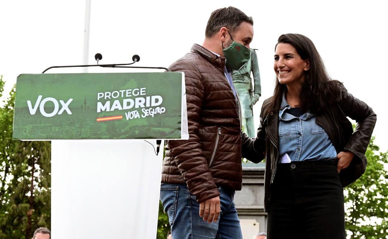 Rocío Monasterio y Santiago Abascal, en un mitin en Valdemoro.