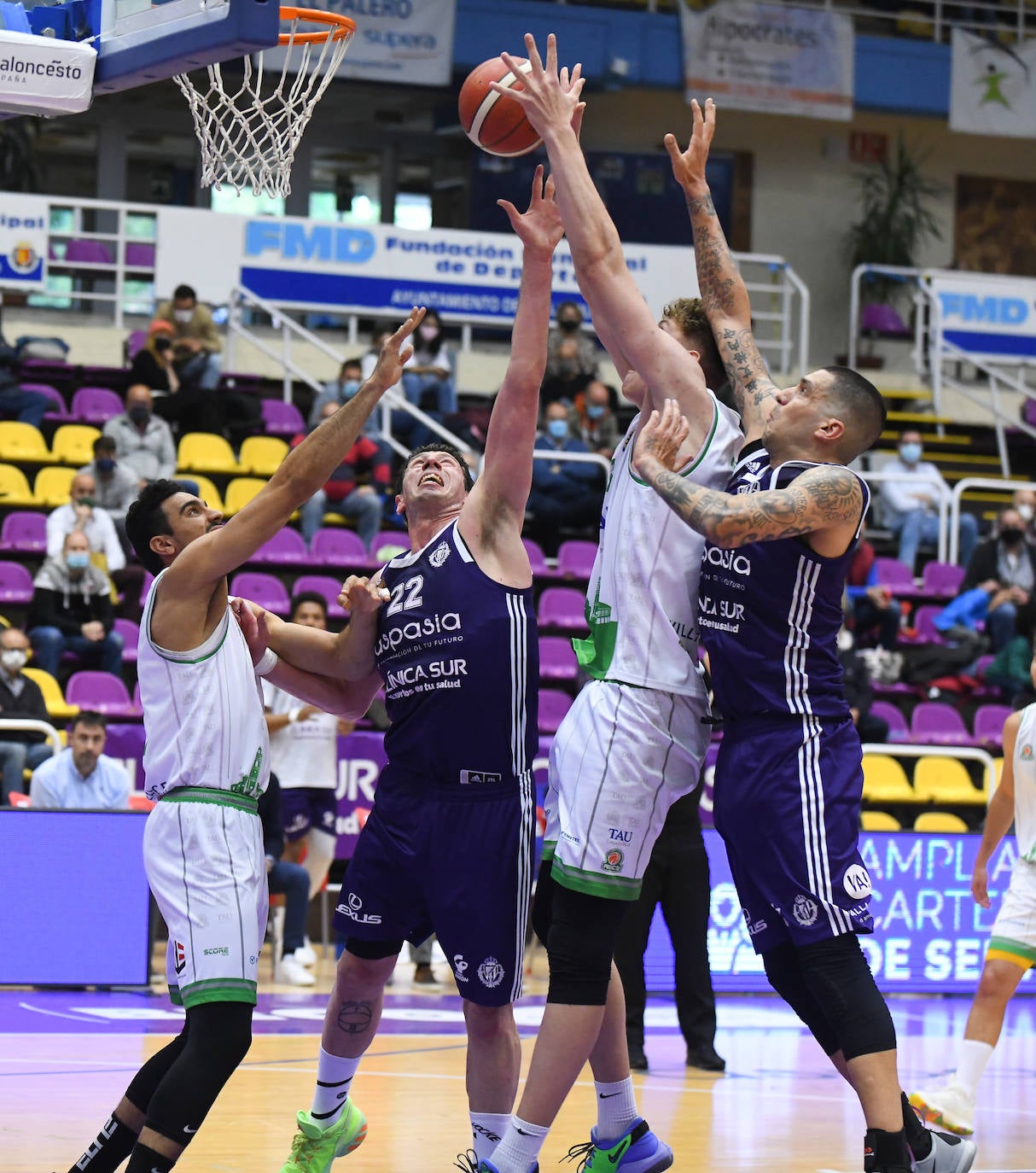 Fotos: Real Valladolid de Baloncesto 83 - 88 Tau Castelló