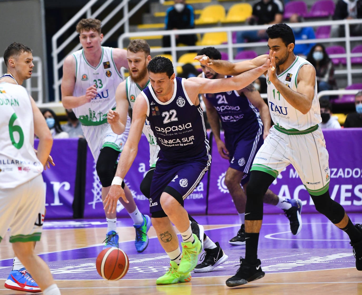 Fotos: Real Valladolid de Baloncesto 83 - 88 Tau Castelló