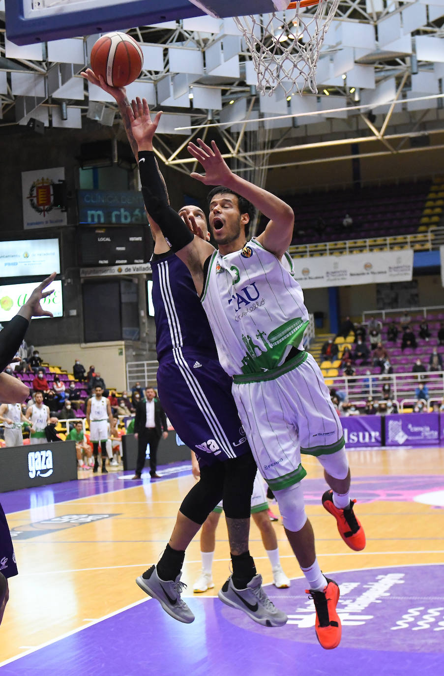 Fotos: Real Valladolid de Baloncesto 83 - 88 Tau Castelló