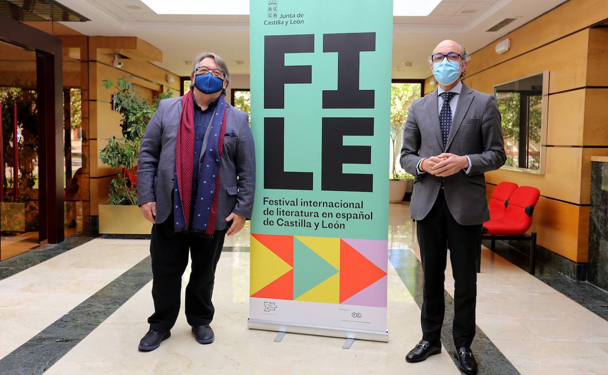 Jesús Ruiz Mantilla, director del FILE, y Javier Ortega, consejero de Cultura. 