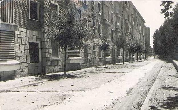 El Paseo de Juan de Austria, sin asfaltar, en los años sesenta. 