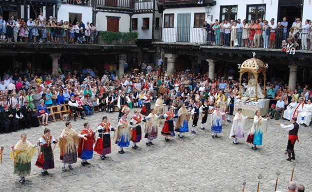 Bailes a la Virgen de la Asunción en el Diagosto.