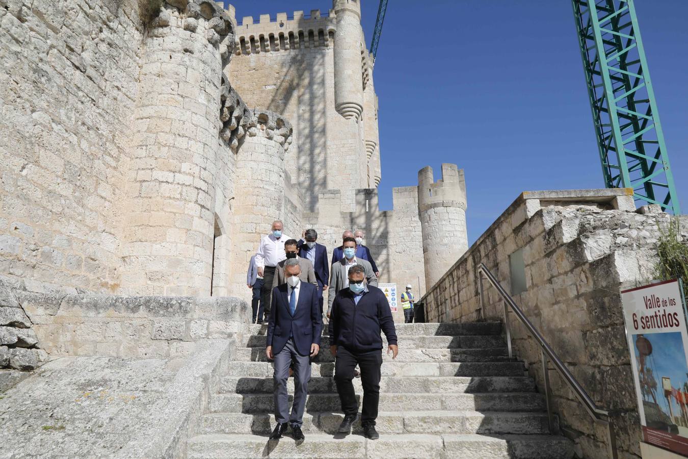 Fotos: Javier Izquierdo visita las obras de rehabilitación del castillo de Peñafiel