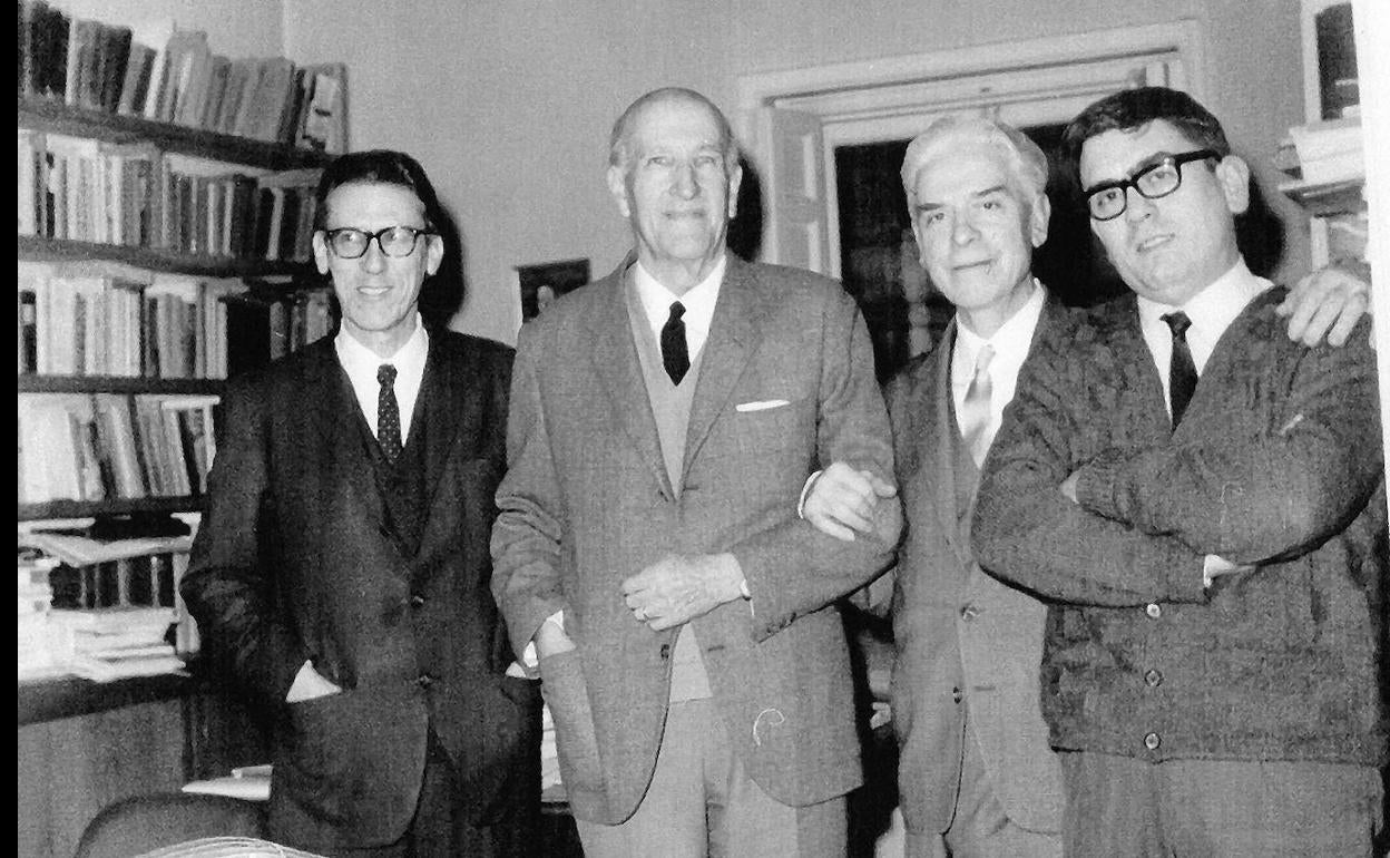 José Luis Cano en Ínsula con Vicente Aleixandre, Enrique Canito y Antonio Núñez (1968). 