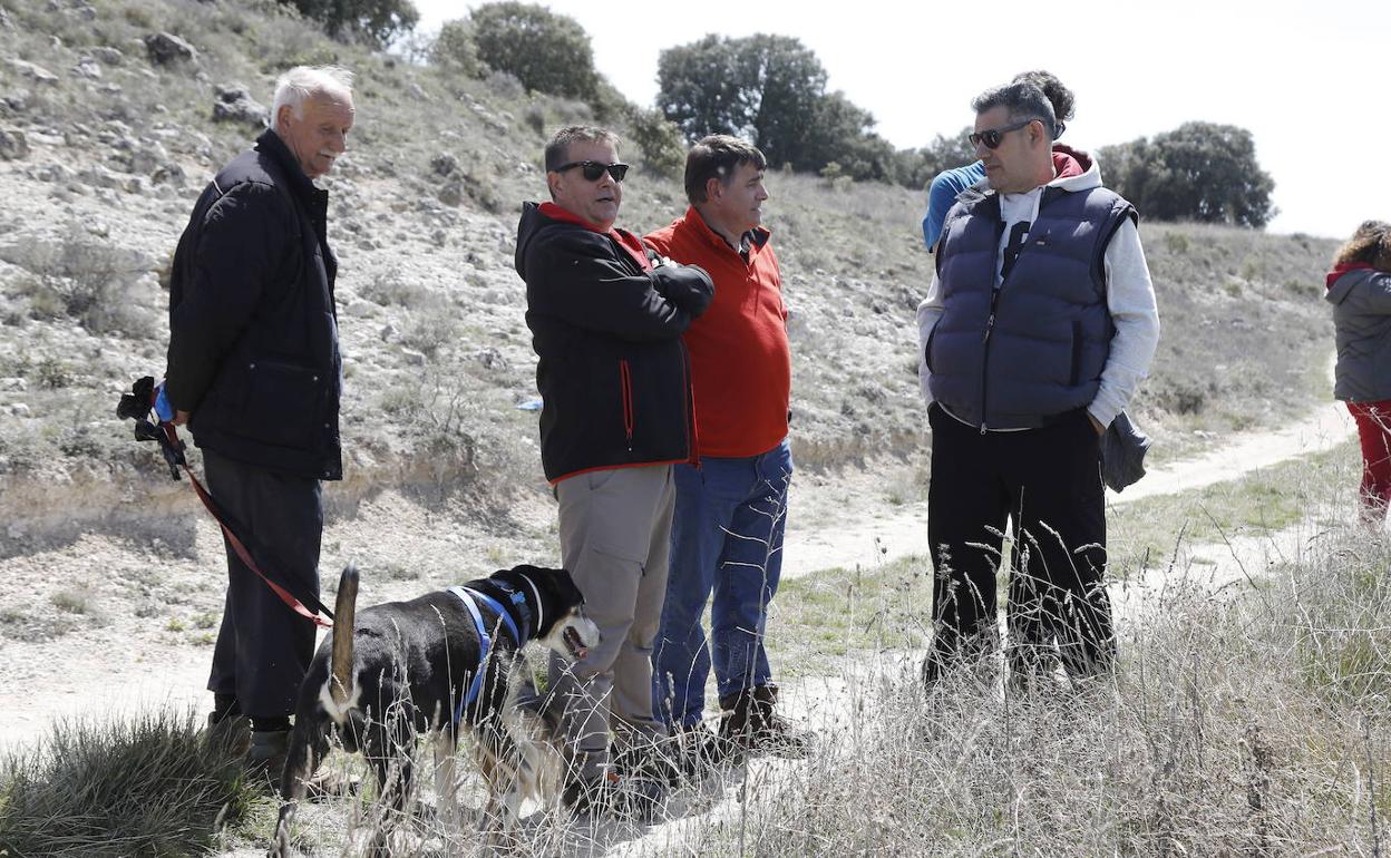 Jesús Román, tercero por la izquierda, en las excavaciones de Villaconancio en 2019. 