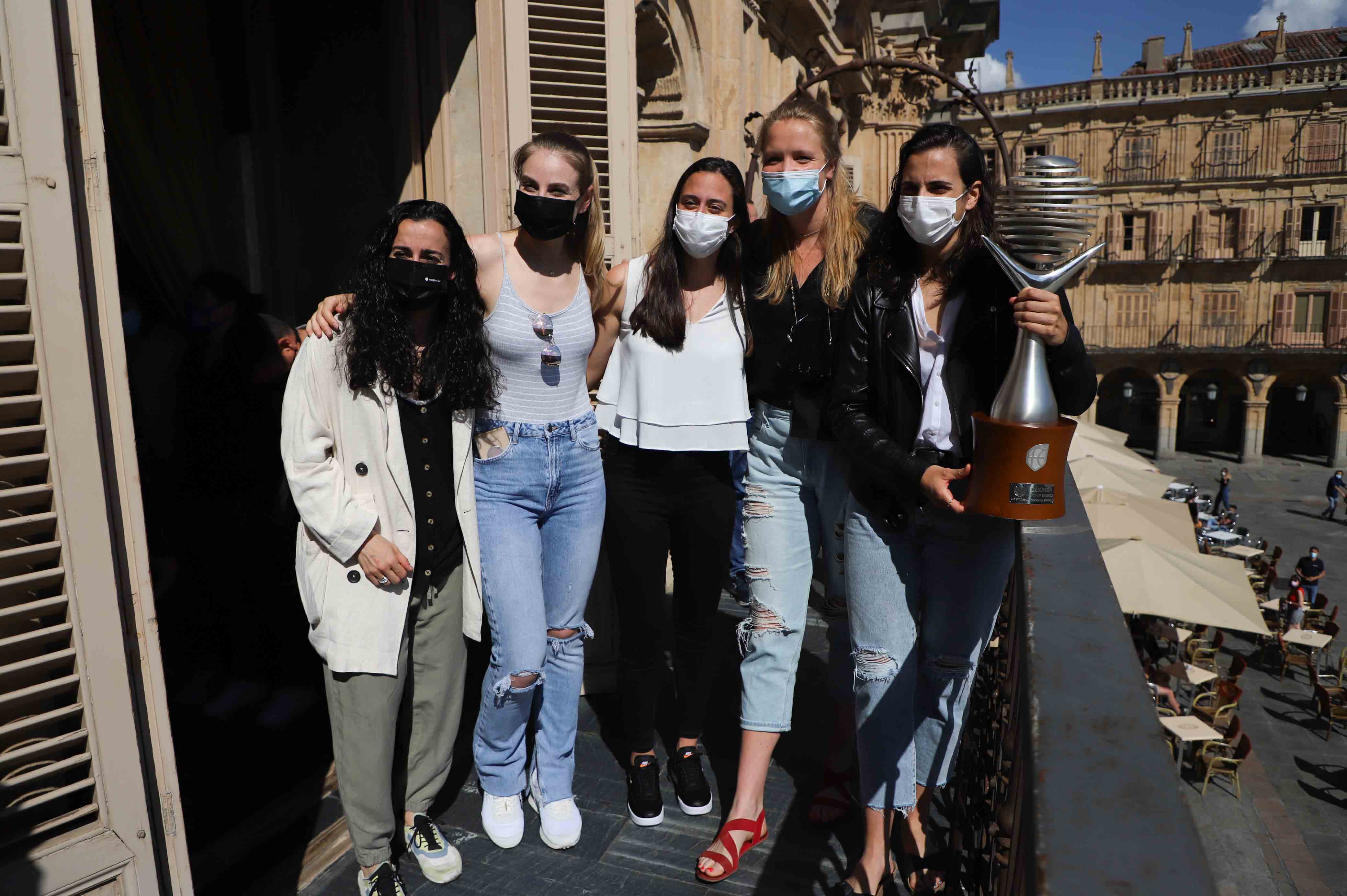 Fotos: Recepción en el Ayuntamiento al CB Avenida