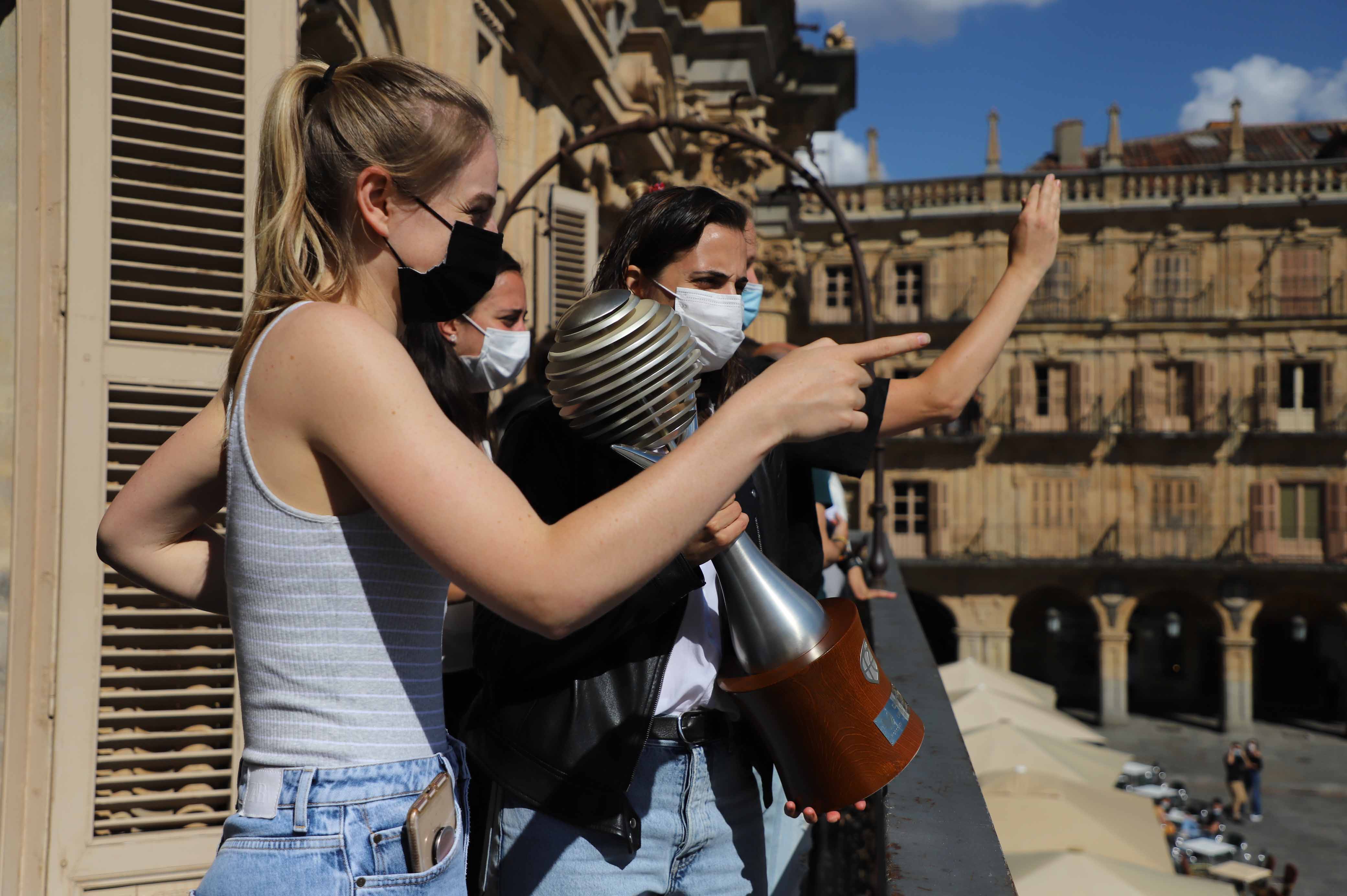 Fotos: Recepción en el Ayuntamiento al CB Avenida