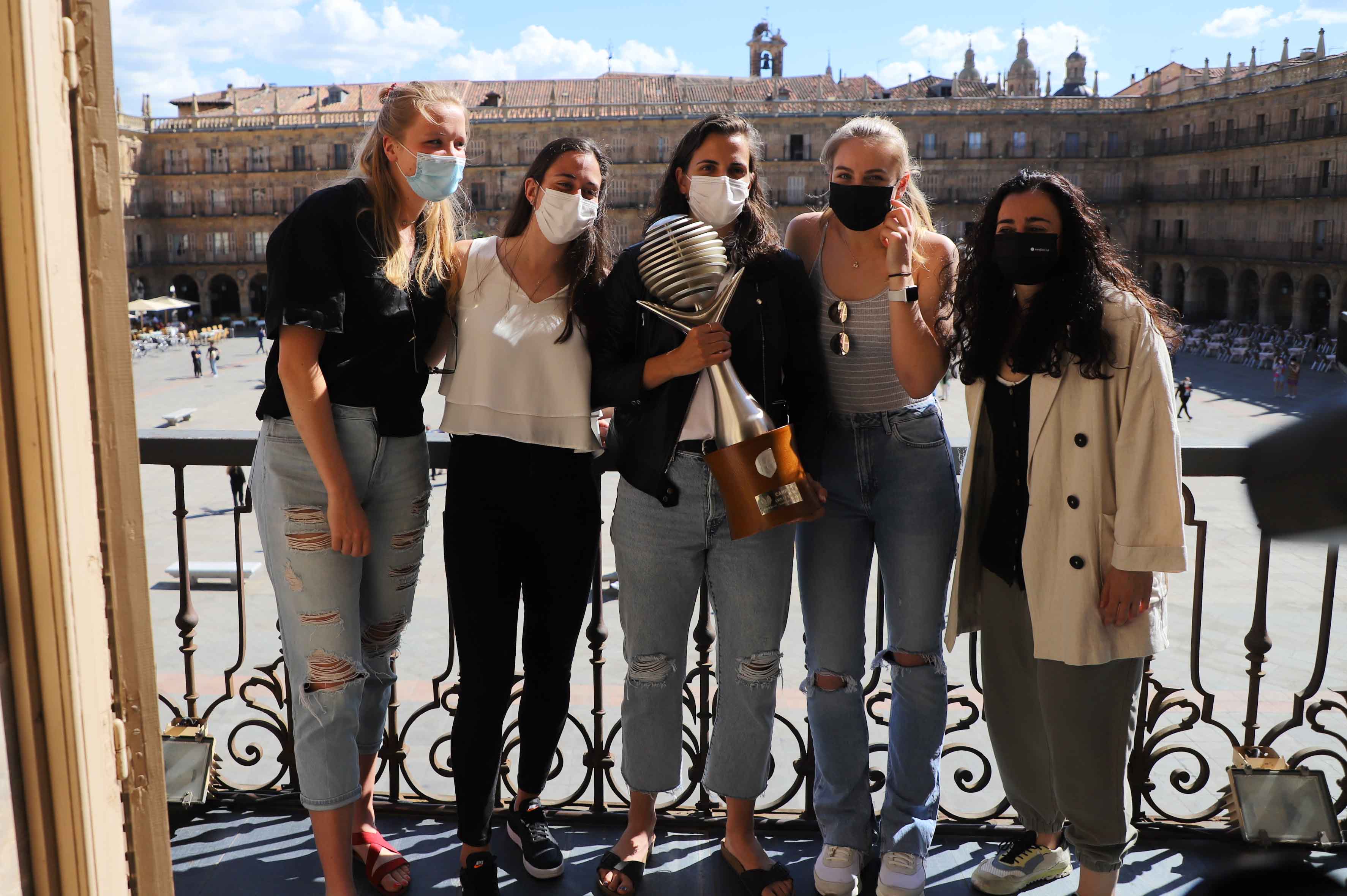 Fotos: Recepción en el Ayuntamiento al CB Avenida