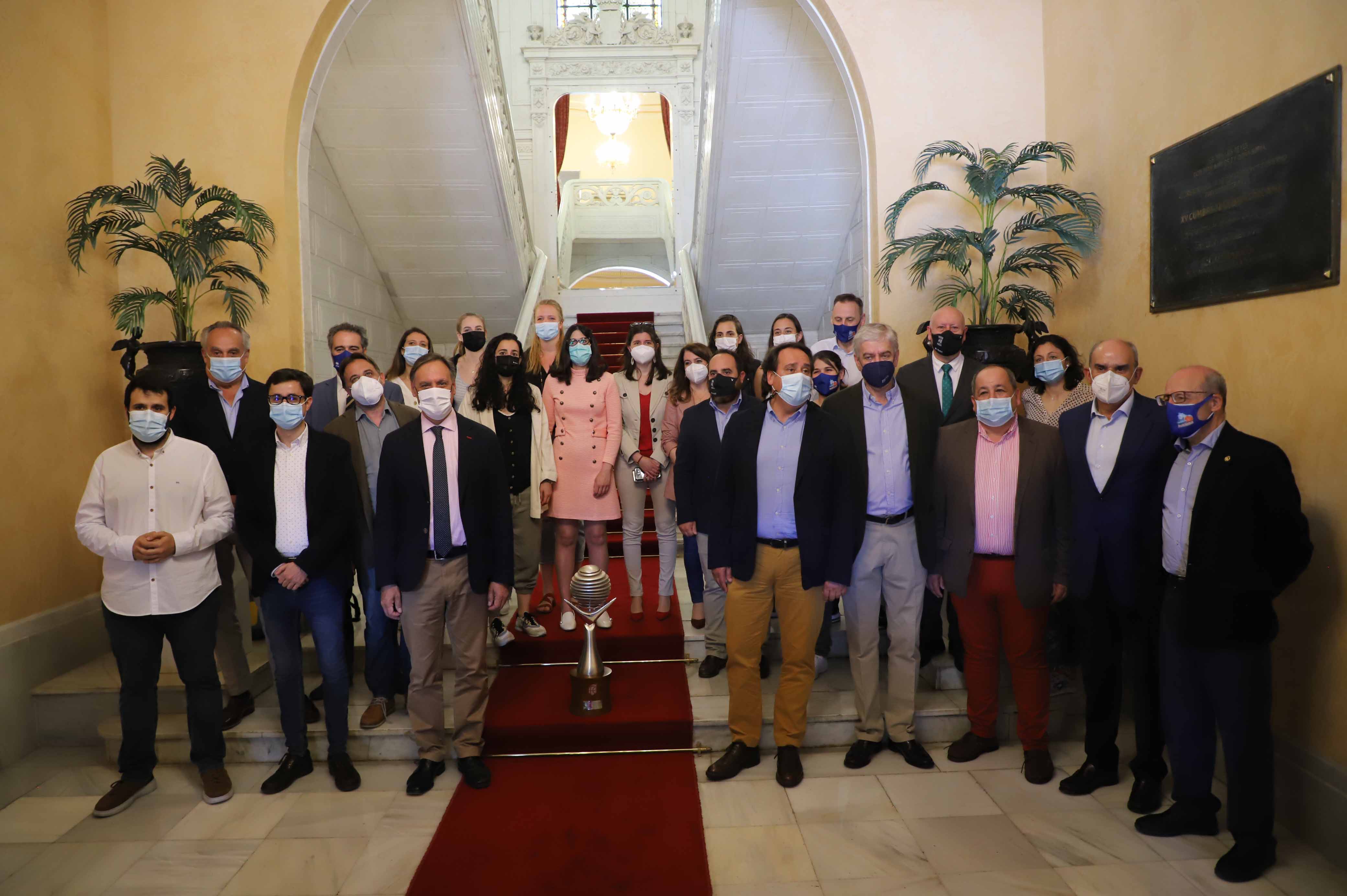 Fotos: Recepción en el Ayuntamiento al CB Avenida