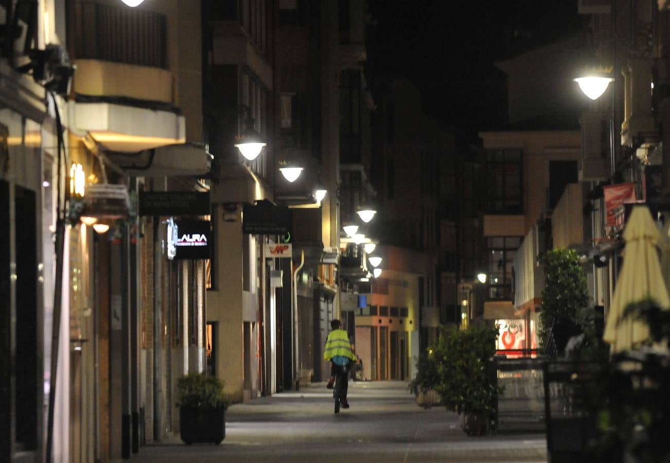 Fotos: Los vallisoletanos vacían las calles en el último toque de queda
