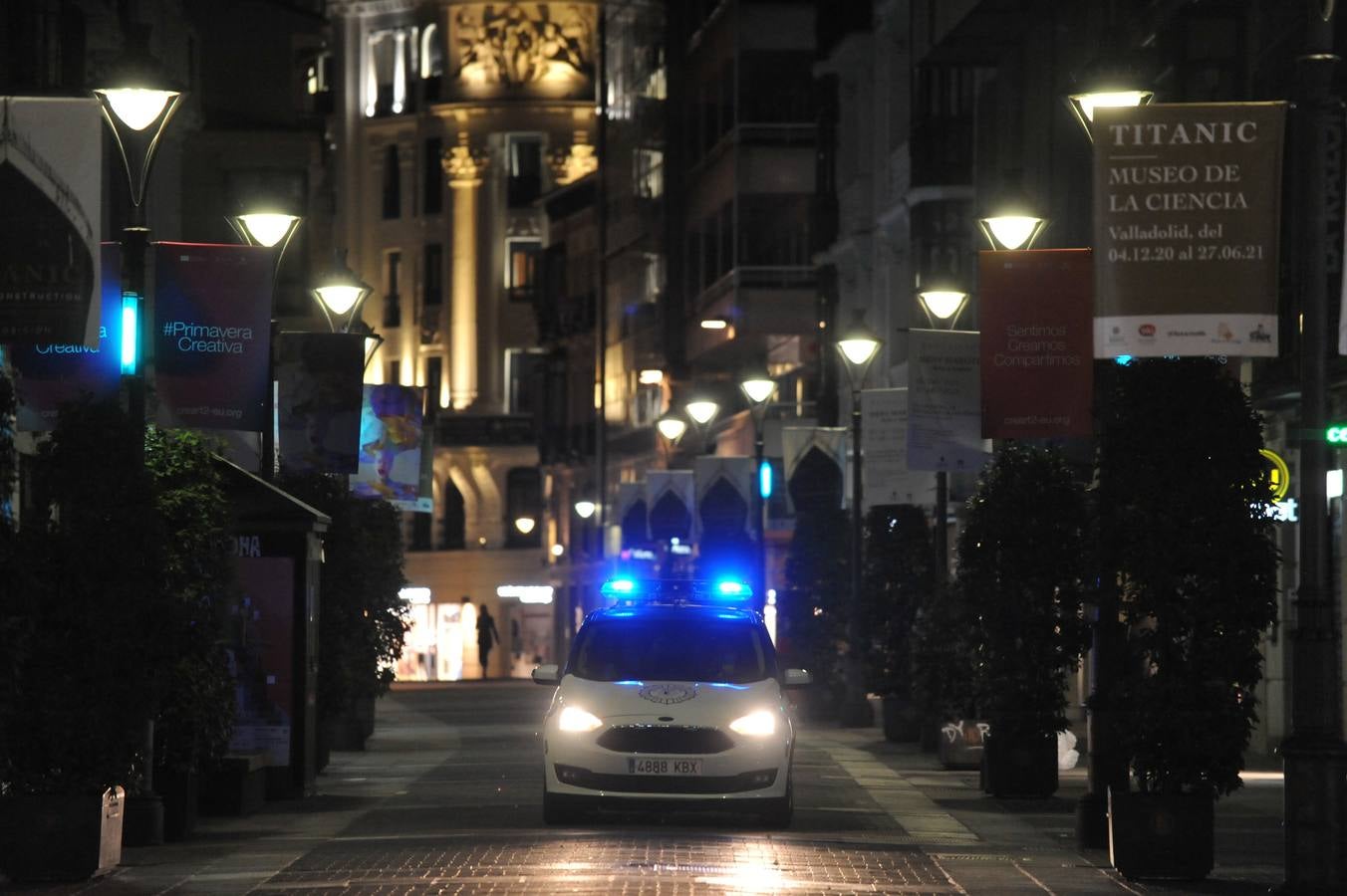 Fotos: Los vallisoletanos vacían las calles en el último toque de queda