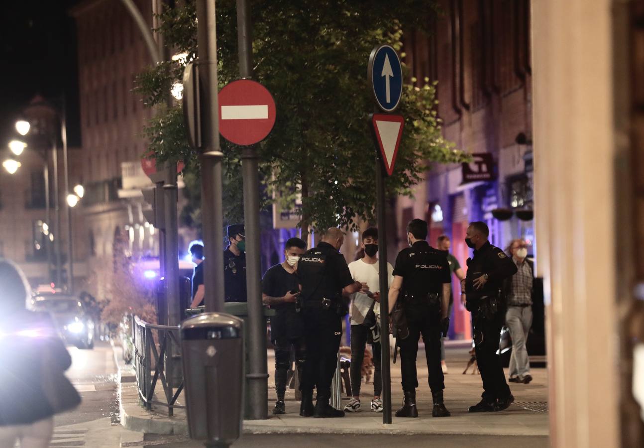 Fotos: Los vallisoletanos vacían las calles en el último toque de queda