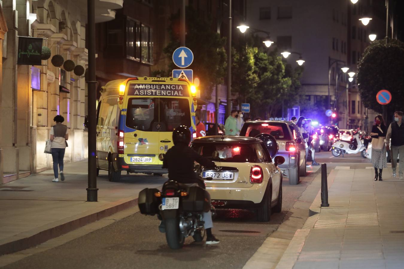 Fotos: Los vallisoletanos vacían las calles en el último toque de queda