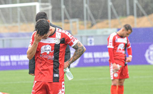 Imagen principal - Cruel derrota para Unionistas (2-1) que se queda fuera del play-off a Segunda tras ganar el Zamora en León (2-3)