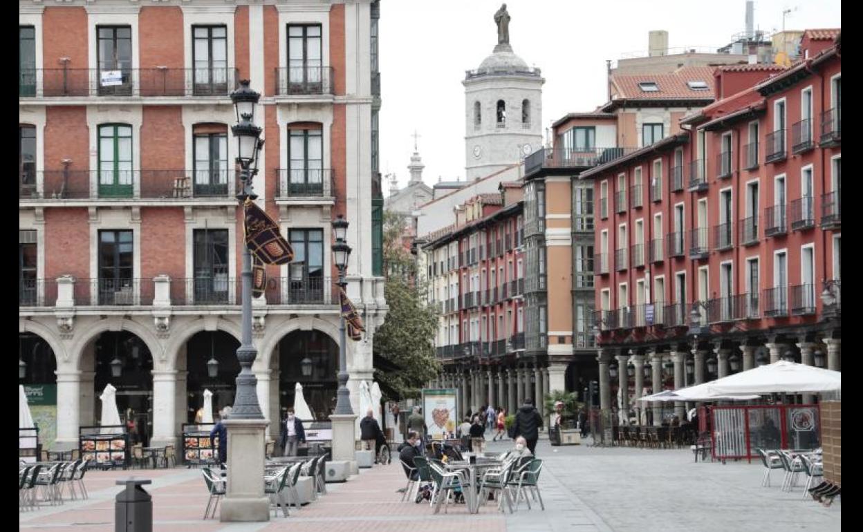 Aspecto de las terradas de la Plaza Mayor en la mañana deldomingo. 