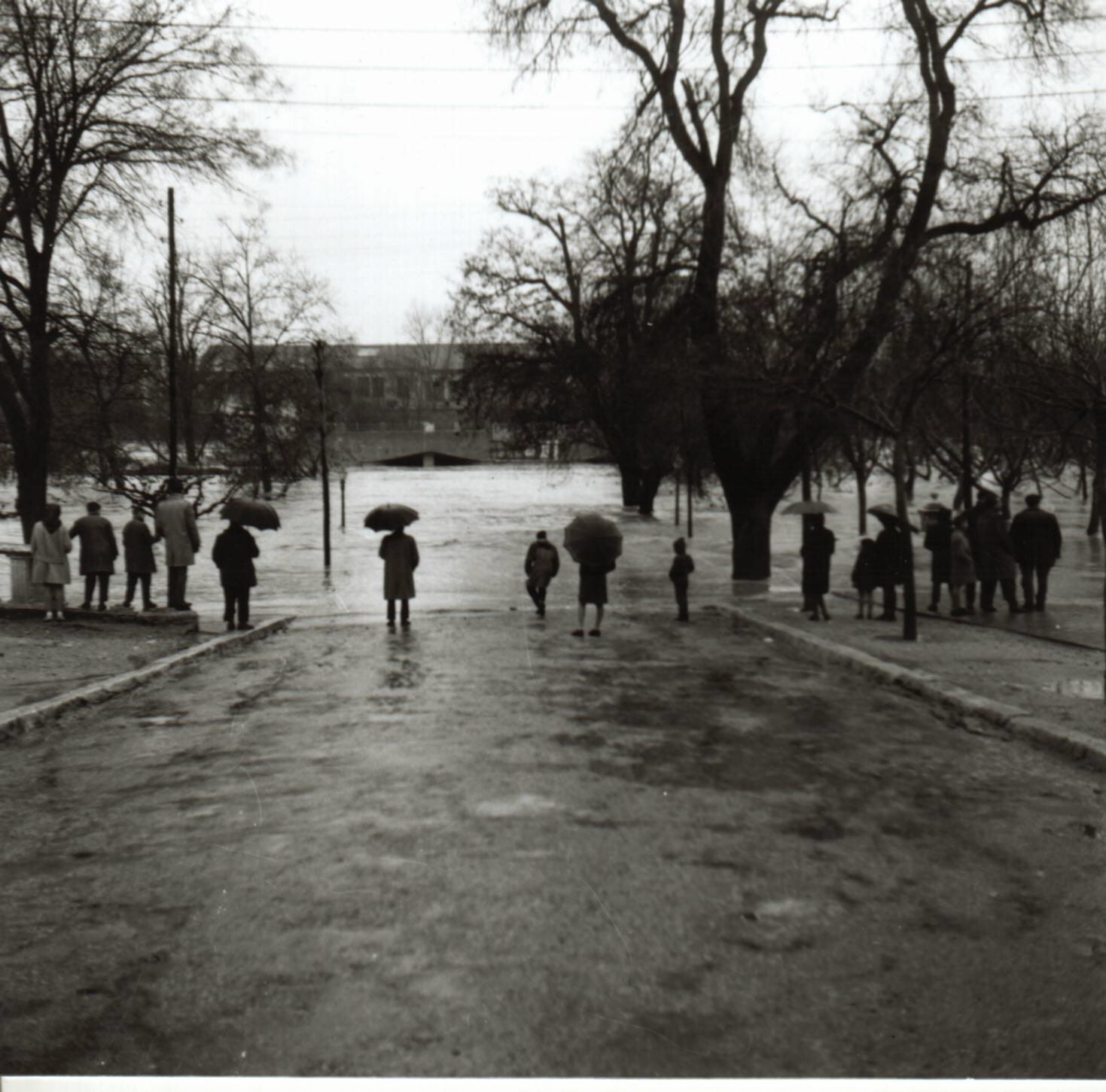 Fotos: Estampas del Valladolid antiguo (LXXIV): días de lluvia