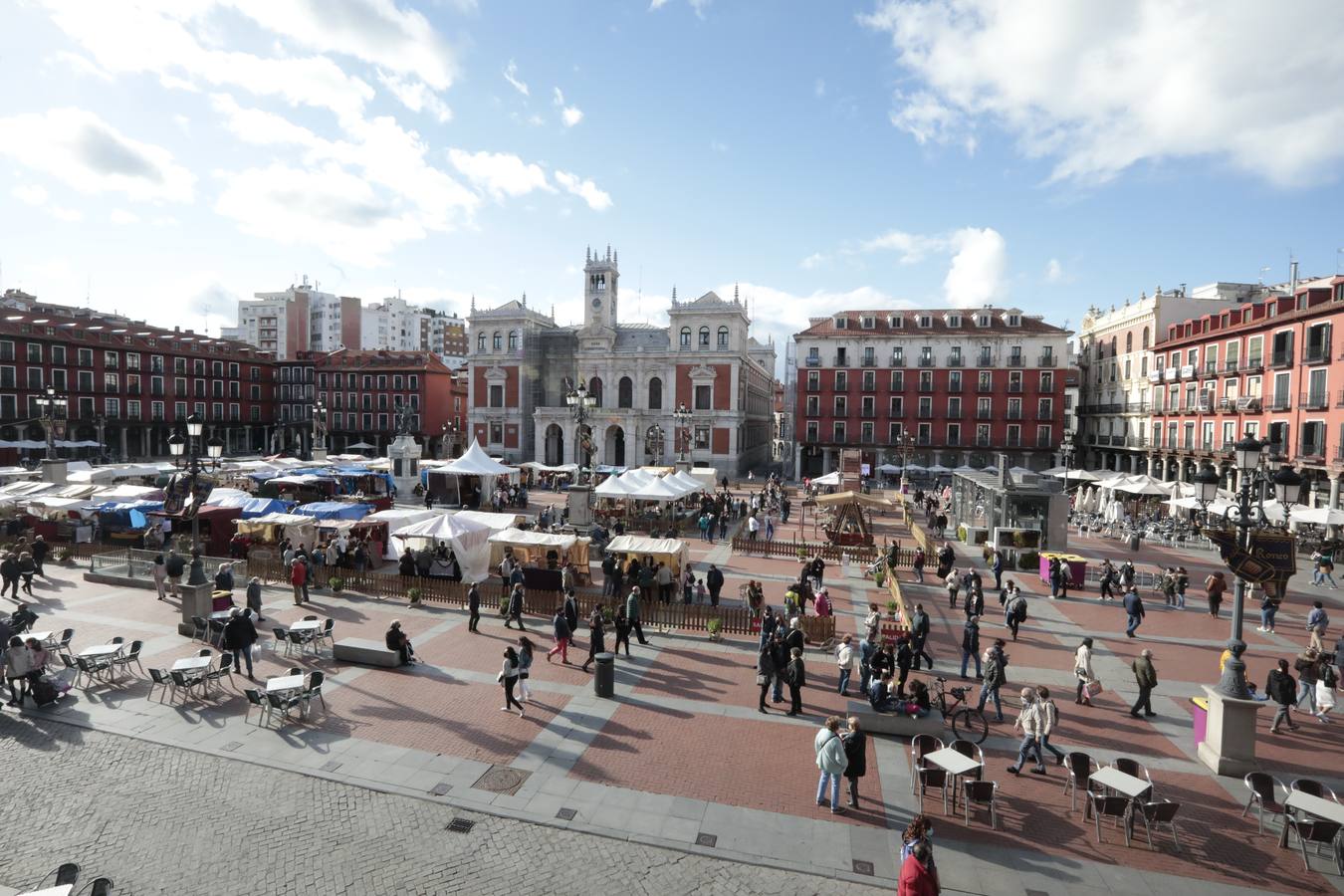 Fotos: El Mercado Castellano abre sus puertas en la Plaza Mayor de Valladolid