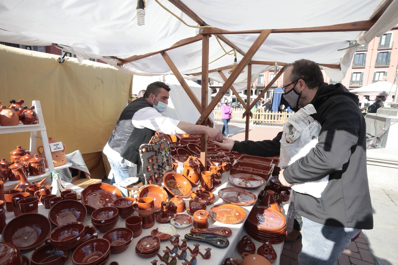 Fotos: El Mercado Castellano abre sus puertas en la Plaza Mayor de Valladolid