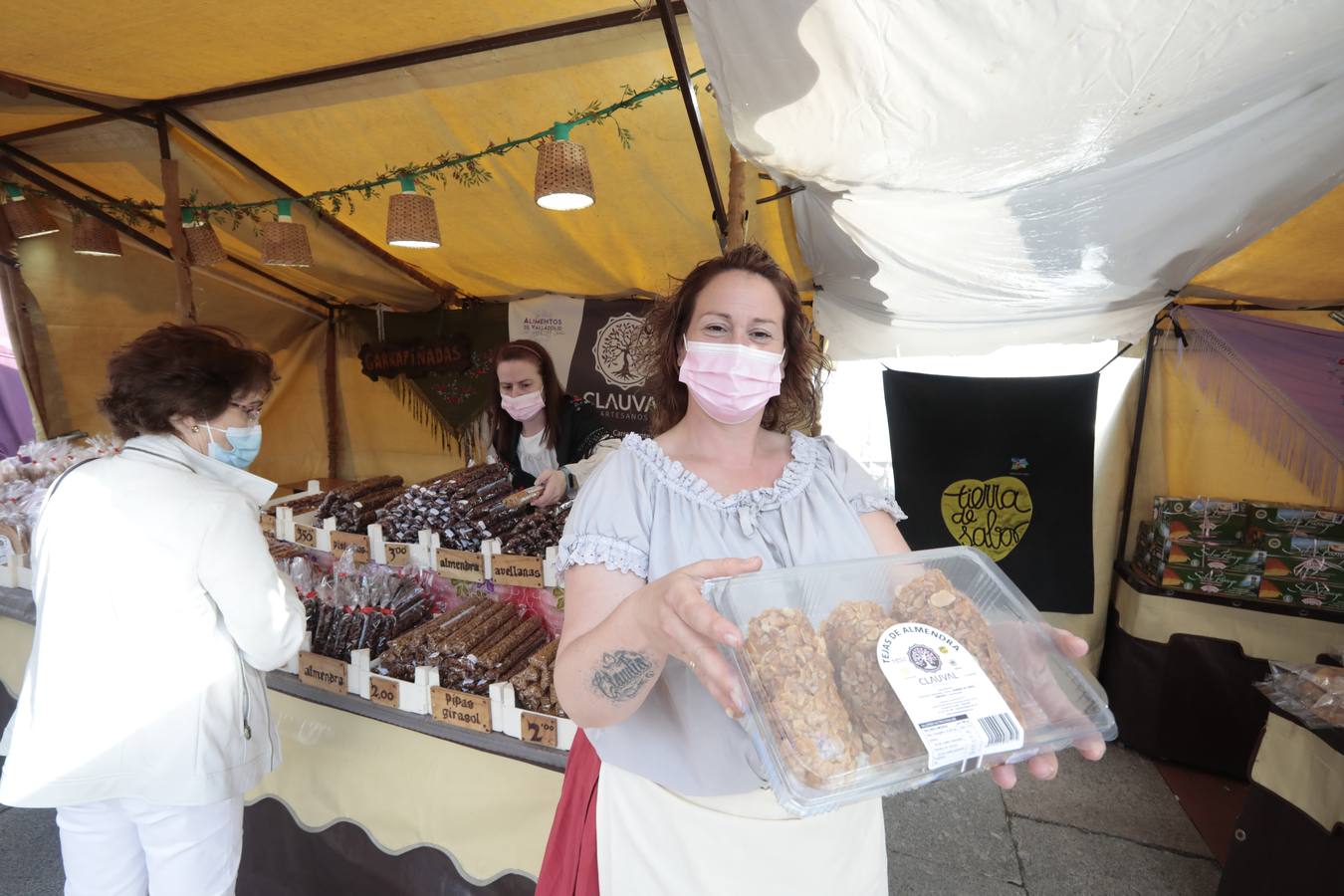 Fotos: El Mercado Castellano abre sus puertas en la Plaza Mayor de Valladolid