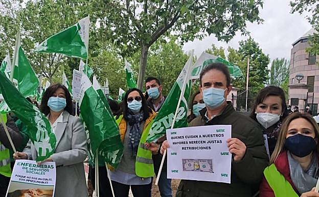 Asistentes de Satse Segovia al acto que ha tenido lugar este miércoles en Valladolid por el Día de la Enfermería. 