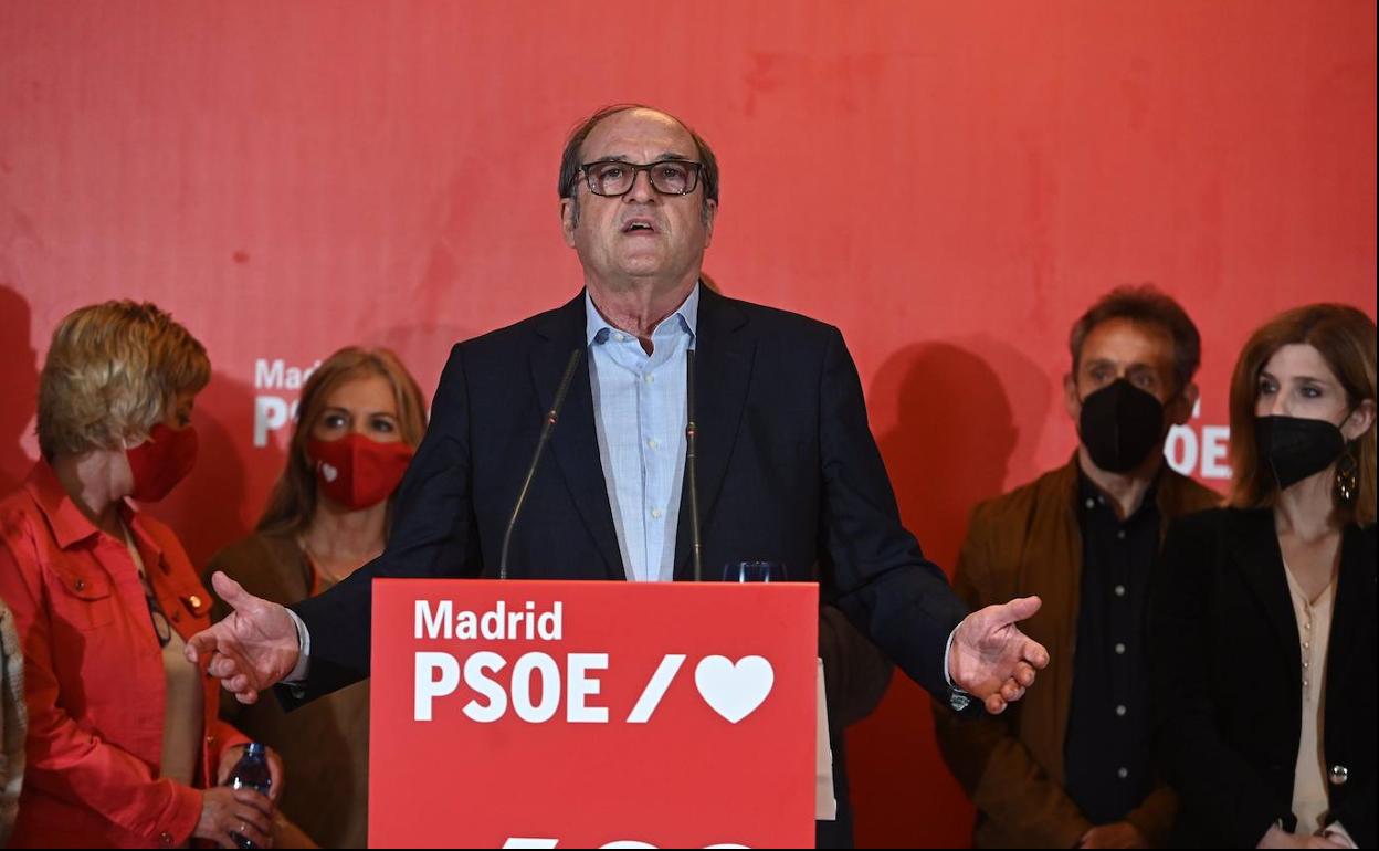 Ángel Gabilondo, en la sede del PSOE tras conocer su derrota el 4 de mayo.