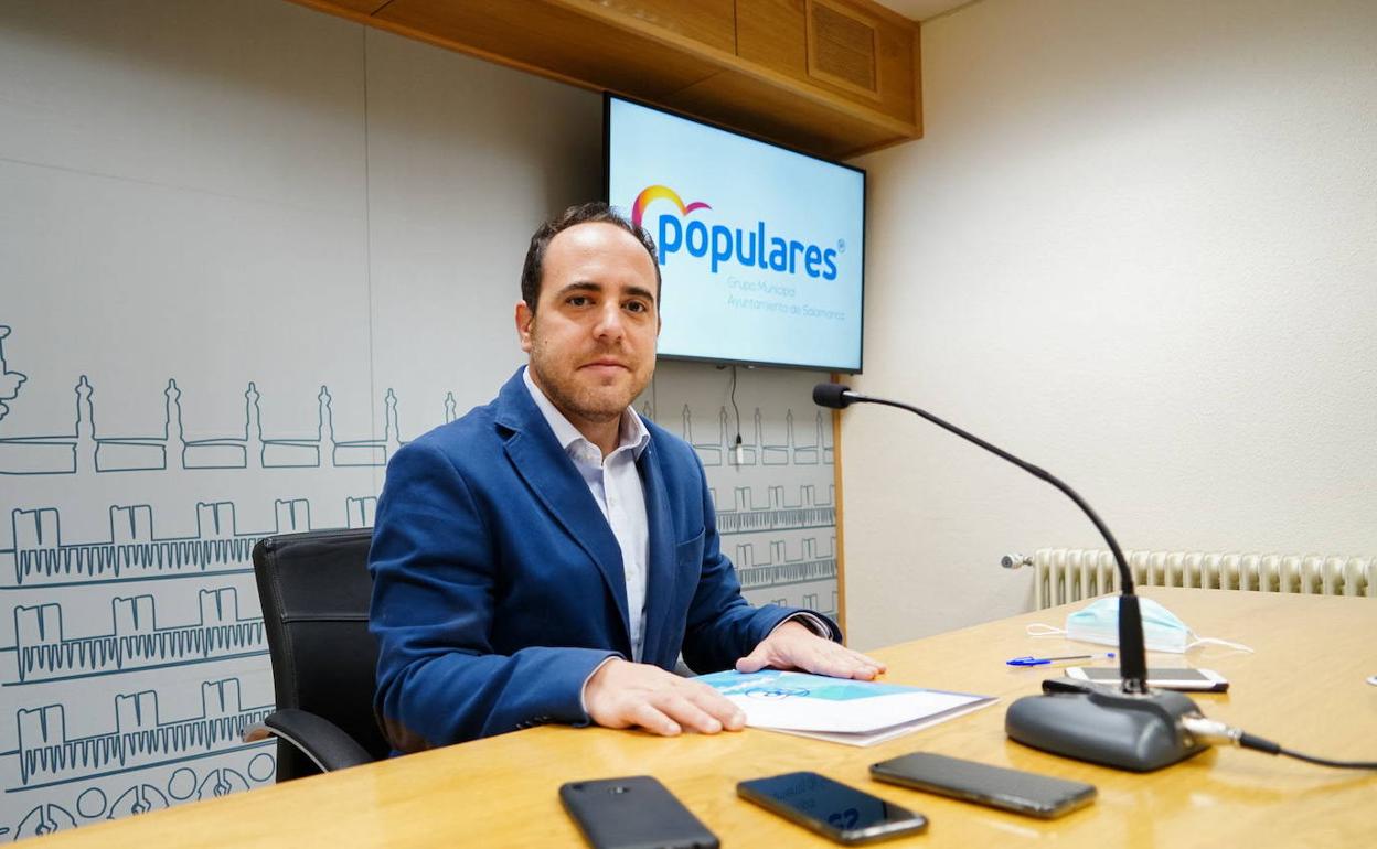 Daniel Llanos, en una rueda de prensa en el Ayuntamiento.