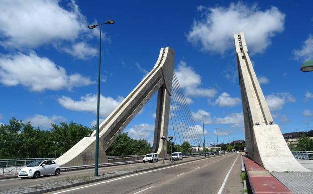 El puente de Hispanoamérica, que fue inaugurado con esta denominación en 1999.