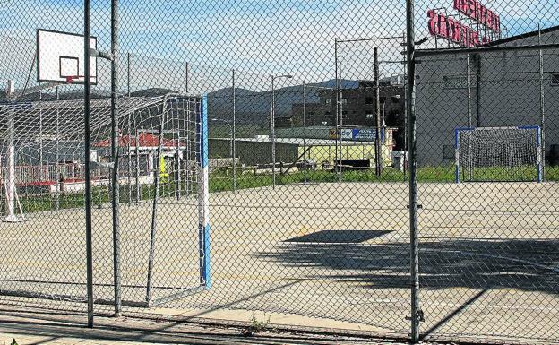 Cancha polideportiva que los vecinos creen insuficiente. 