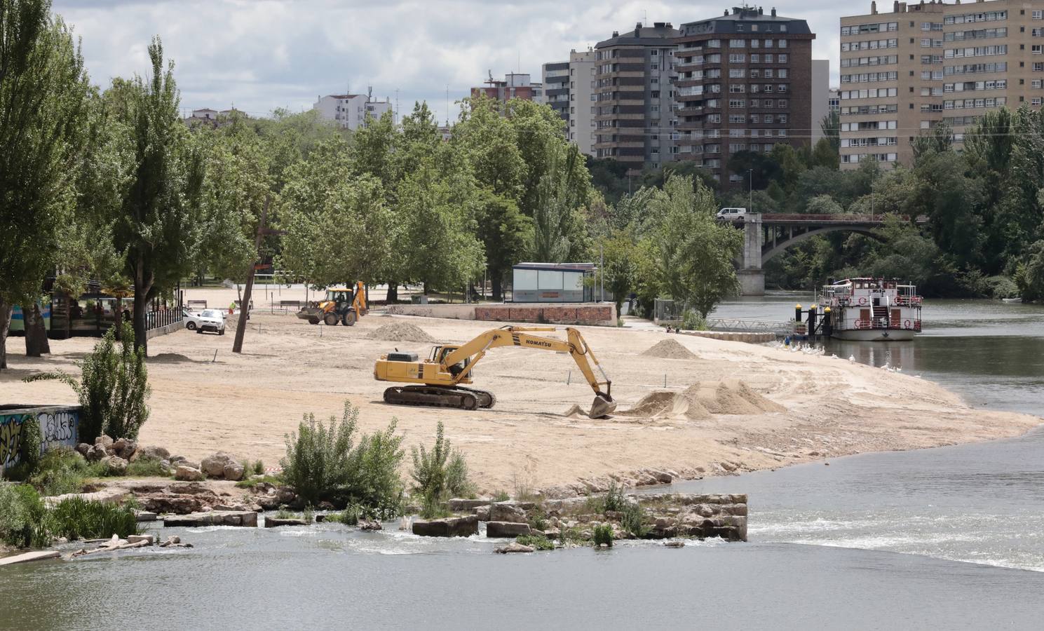 Fotos: La playa de Las Moreras de Valladolid se prepara para la temporada de verano