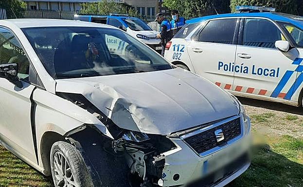 Un menor de 15 años coge el coche de su madre y acaba estrellado contra una valla en Burgos