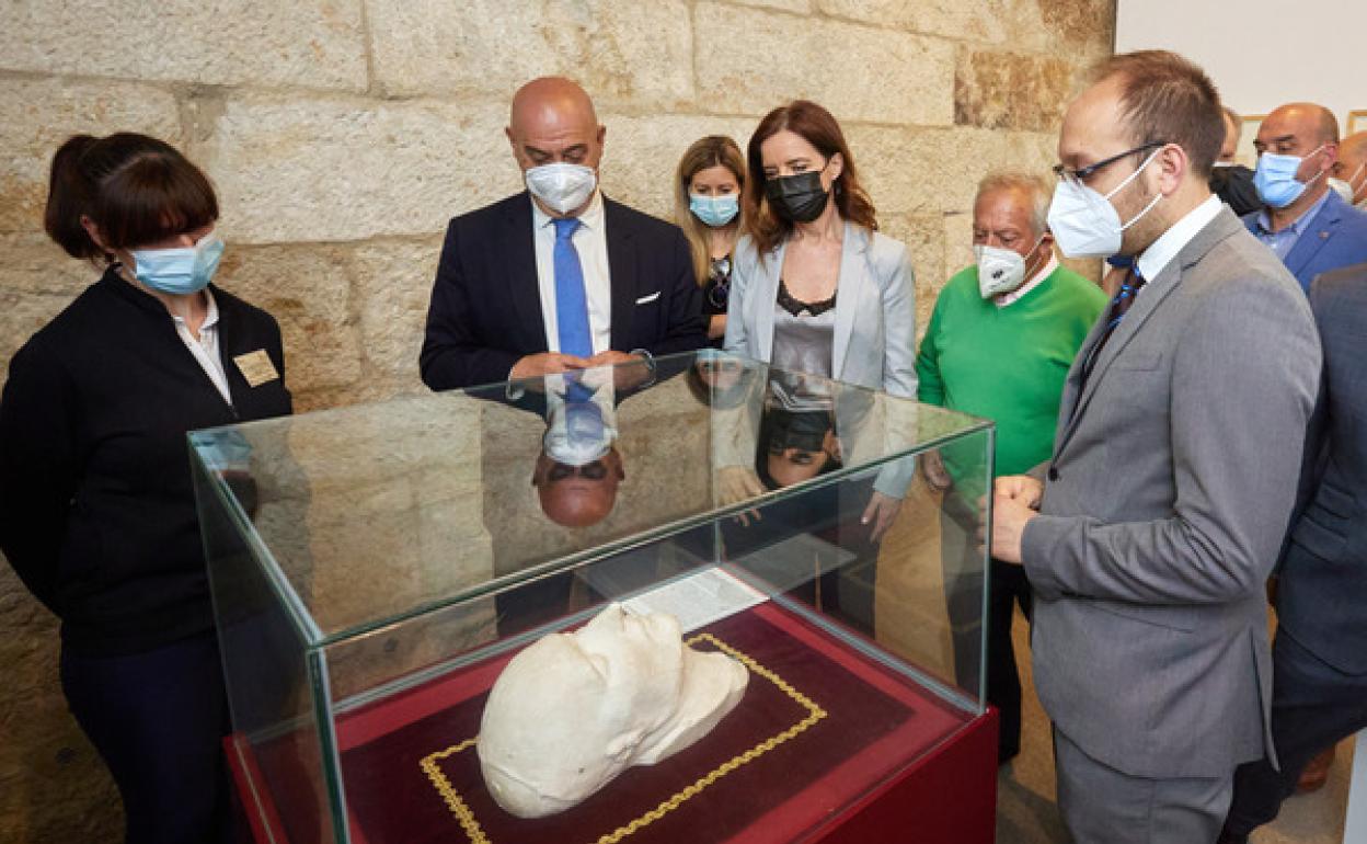 Amigo visita el Palacio de los Águila, donde se está desarrollando parte de la formación 