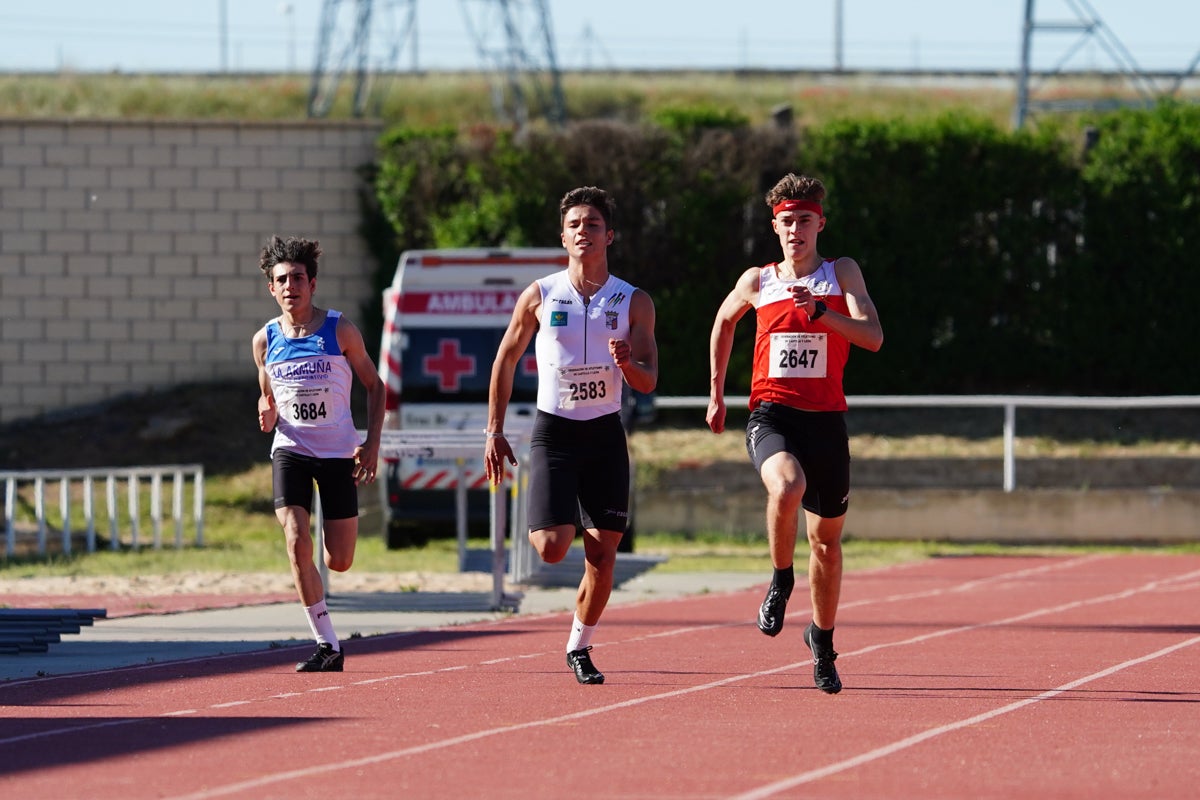 Jornada de atletismo en Las Pistas del Helmántico