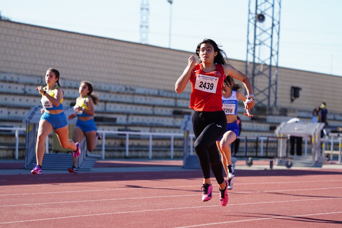 Jornada de atletismo en Las Pistas del Helmántico