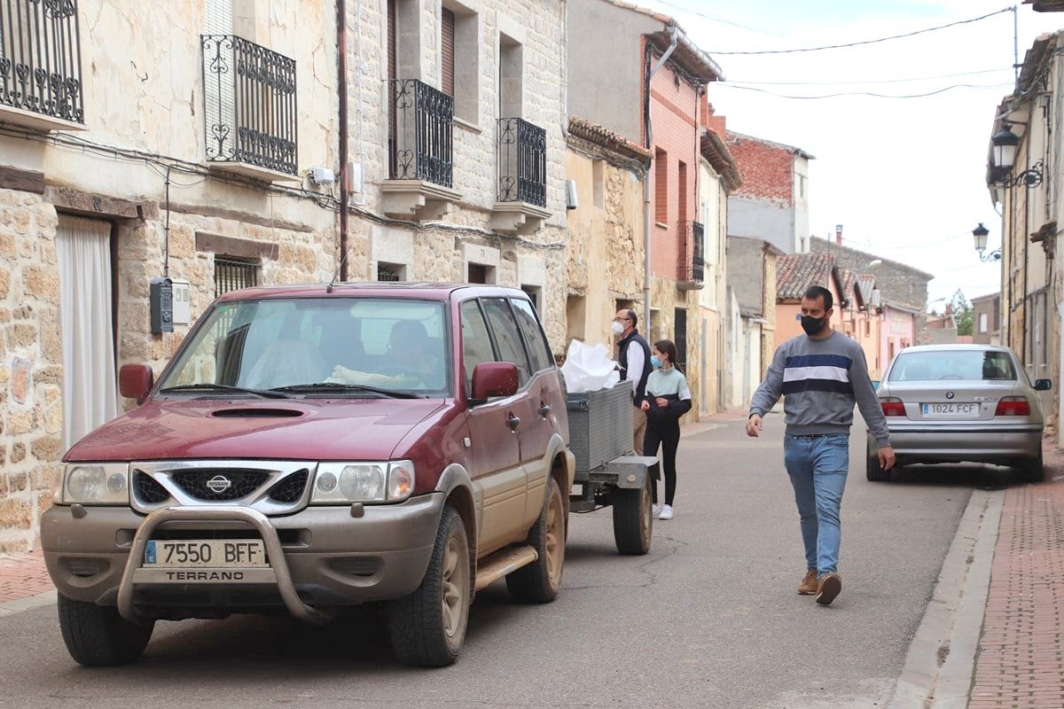 El Ayuntamiento de Torquemada repartió más de ochocientas raciones de pan y quesillo